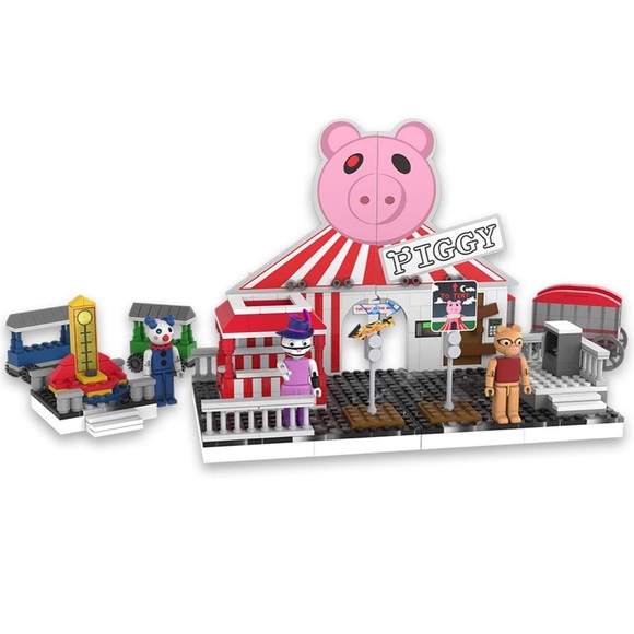 Roblox PIGGY Deluxe Carnival Construction (Includes DLC Code) Buildable 356 Pcs - Picture 4 of 5